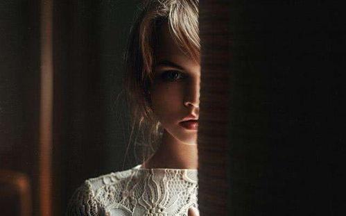 老公亲女人的下面图片,揭秘老公与神秘女性的亲密瞬间