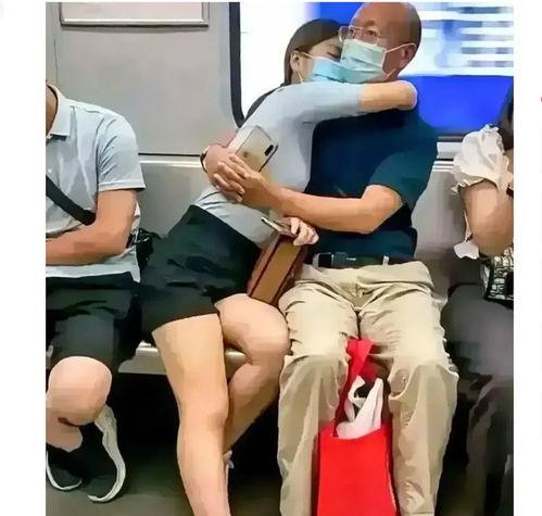 老头舔少女丝袜