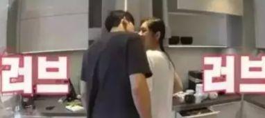 AV 情景剧情,一场禁忌的AV爱情故事