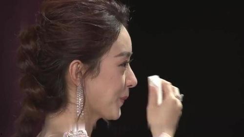 歌曲明星感动落泪